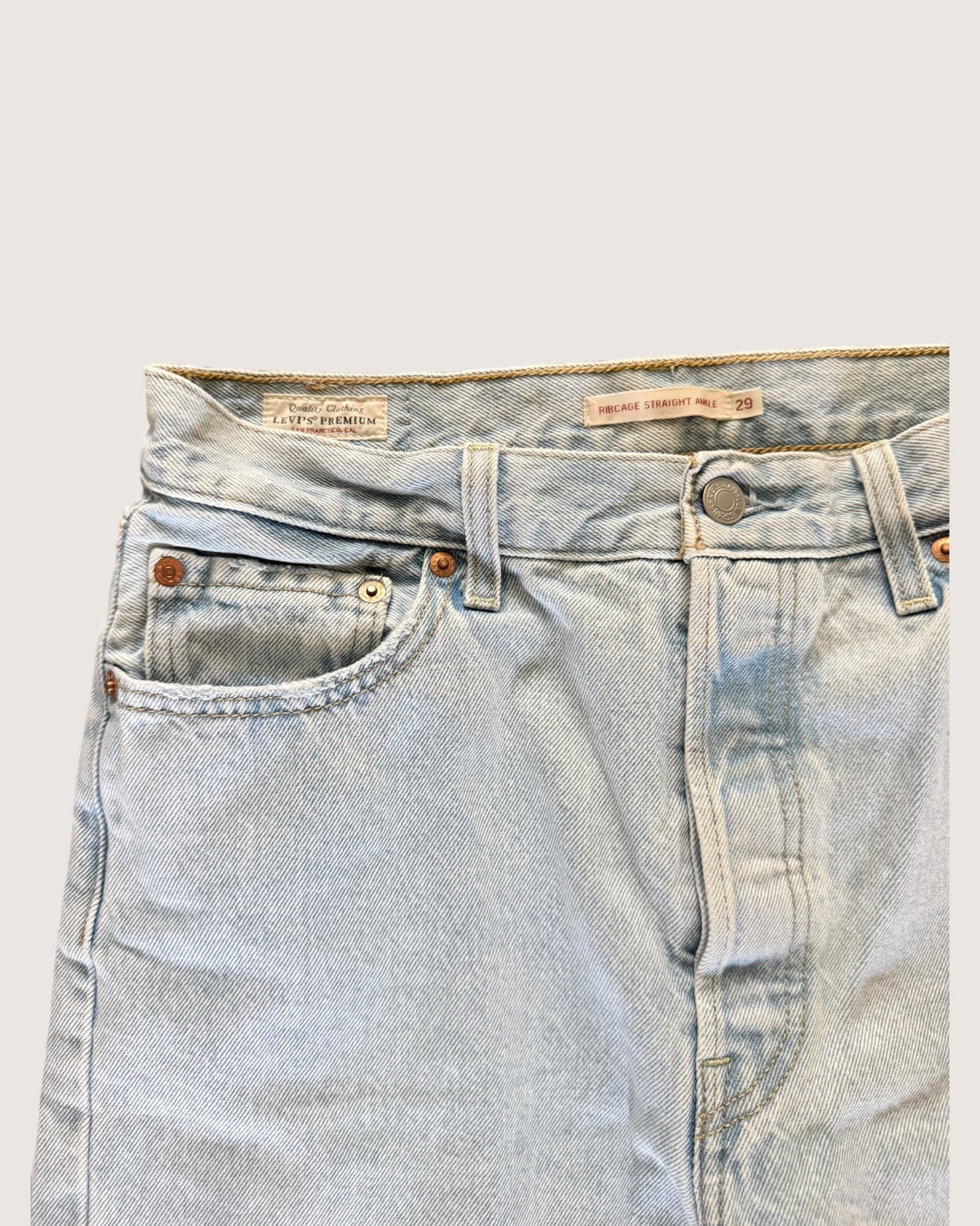 Levi’s Ribcage, light wash